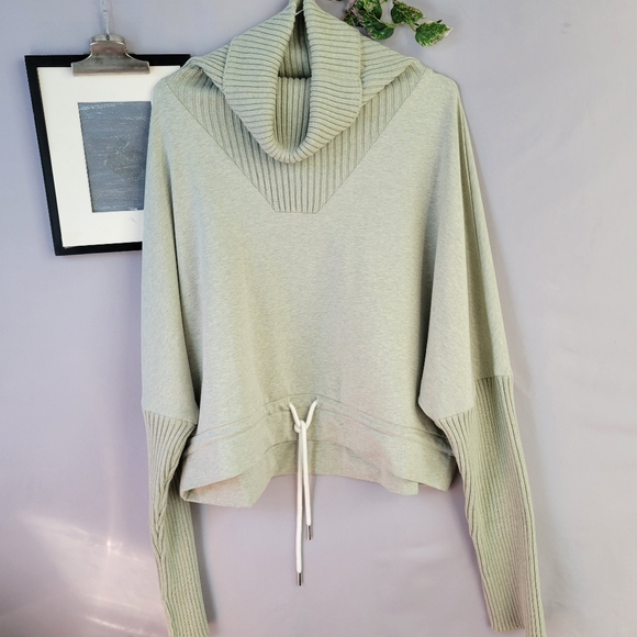 Varley Britannia Sweatshirt Sage Green XL - Picture 2 of 13